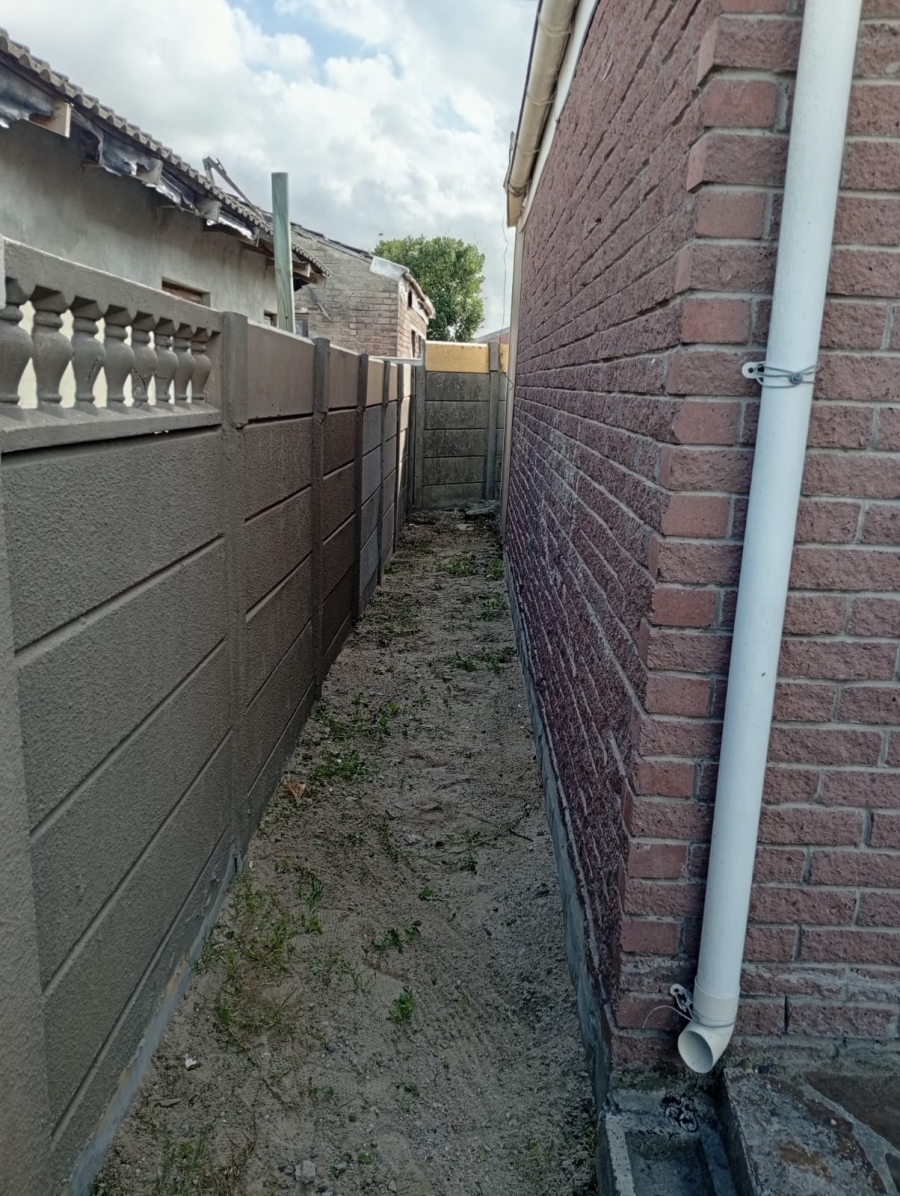 3 Bedroom Property for Sale in Mandela Park Western Cape